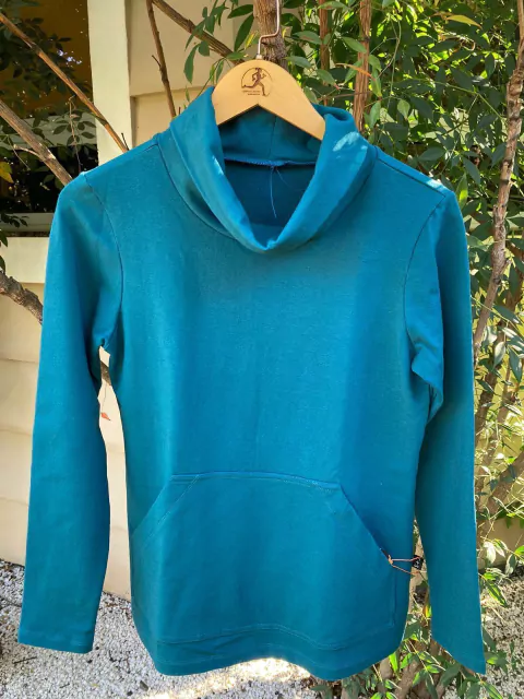 BLUSA COM GOLA MANGA LONGA PETRÓLEO TECIDO COM PROTEÇÃO UV