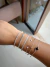 Pulseira trevo preto na internet