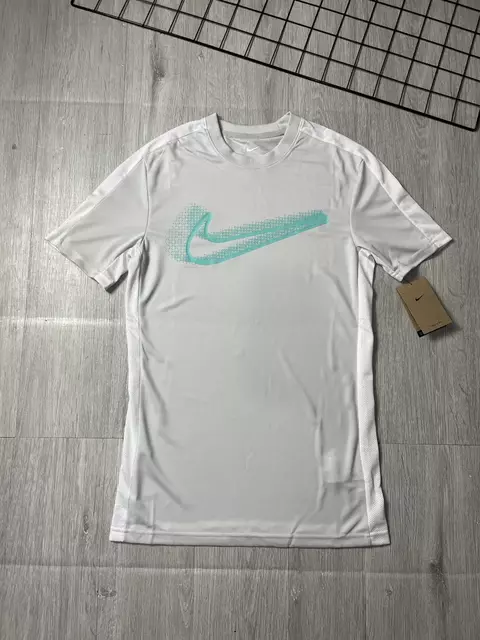 Camiseta Nike Dri-Fit Swoosh 2025