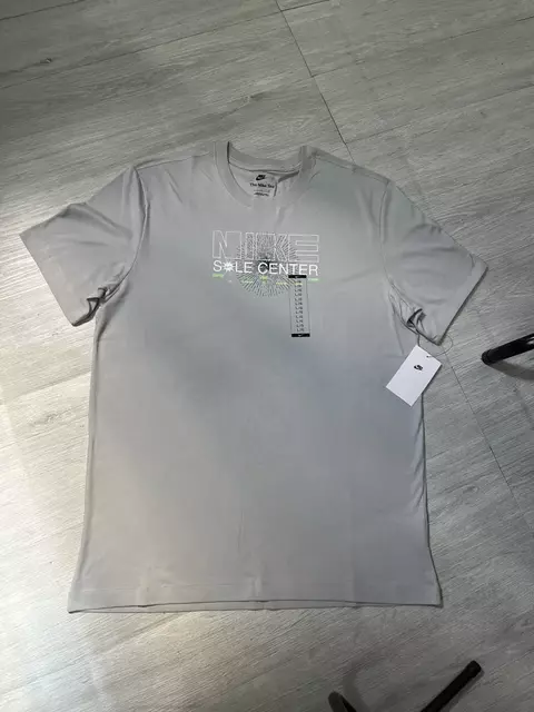 Camiseta Nike Sole Center (Cinza)