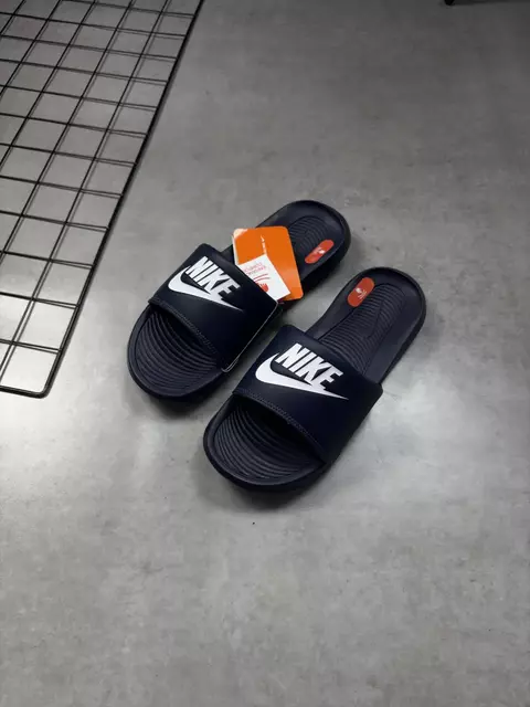 Chinelo Nike Victore One (Azul marinho)
