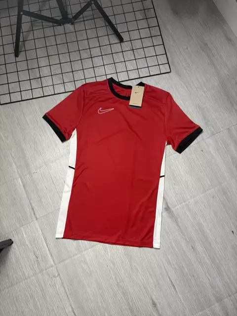 Camiseta Nike Dri-Fit 2025 (Vermelha)