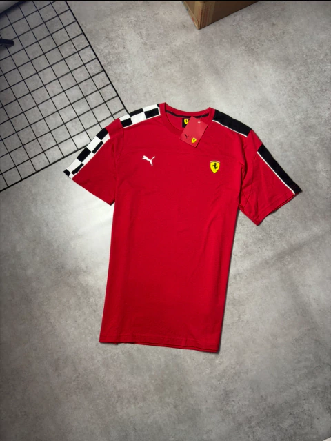 Camiseta Puma X Ferrari Motorsport (Quadri) (Vermelha)