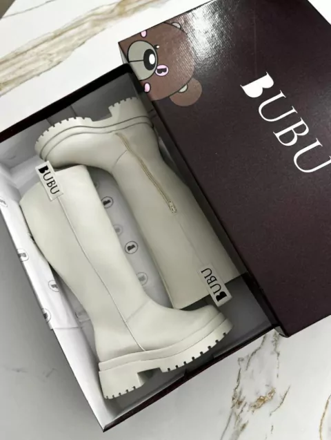 BOTA COTURNO LONGO OFF WHITE BUBU