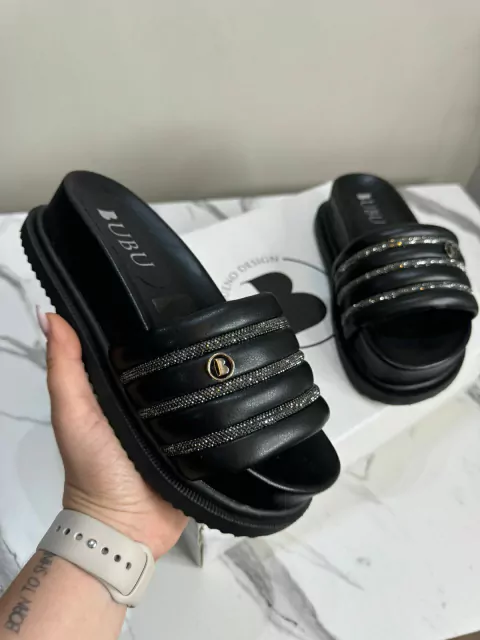 TAMANCO PUFFER STRASS PRETO 1449 BUBU