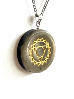 Dije Orgonita Chakra Vishuddha de Arena, Cuarzo Cristal, Turmalina, Pirita y Hierro - buy online