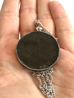 Dije Orgonita Chakra Vishuddha de Arena, Cuarzo Cristal, Turmalina, Pirita y Hierro - CAZIMI ORGON