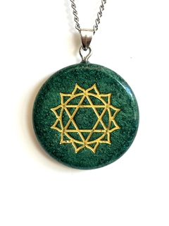 Dije Orgonita Chakra Corazón Anahata de Cuarzo Cristal, Turmalina, Pirita y Hierro