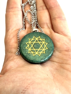 Dije Orgonita Chakra Corazón Anahata de Cuarzo Cristal, Turmalina, Pirita y Hierro on internet