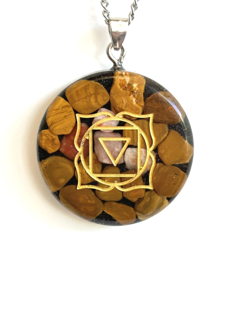 Dije Orgonita Chakra Raiz Muladhara de Jaspe Mostaza, Cuarzo Cristal, Tirmalina, Pirita y Hierro