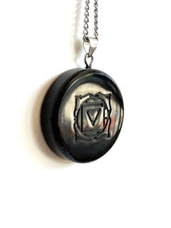 Dije Orgonita Chakra Raiz Muladhara de Cuarzo Cristal, Tirmalina, Pirita y Hierro on internet