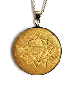Dije Orgonita Chakra Manipura de Cuarzo Cristal, Turmalina, Pirita y Hierro