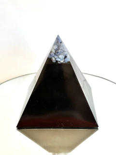 Orgonita Pirámide Grande de Cuarzo Azul, Blanco, Cristal, Shunguita, Turmalina, Pirita y Hierro - loja online