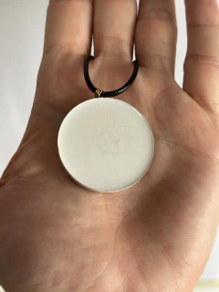 Imagen de Dije Orgonita Chakra Garganta de Cuarzo Blanco, Shunguita, Turmalina, Pirita, Cobre y Bronce