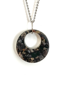 Dije Orgonita ”Infinito” de Onix, Cuarzo Blanco, Turmalina, Pirita y Hierro - comprar online