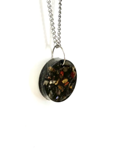 Dije Orgonita Circular Pequeño de Onix, Cuarzo Blanco, Turmalina, Pirita y Hierro en internet