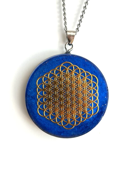 Dije Orgonita Fruto de la Vida Azul con Cuarzo Cristal y Polvo de Hierro - comprar online