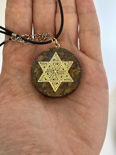 Dije Orgonita Hexagrama de Ojo de Tigre , Cuarzo Blanco, Turmalina, Pirita y Hierro - CAZIMI ORGON