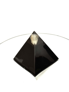 Orgonita Pirámide Mediana punta de Citrino con Cuarzo Blanco, Turmalina, Pirita y polvo de Hierro Atomizado - comprar online