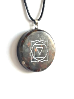 Dije Orgonita Chakra Raíz de Cornalina, Cuarzo Blanco, Turmalina, Pirita y Hierro en internet