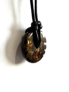 Dije Orgonita Donut de Ojo de Tigre, Cuarzo Blanco, Turmalina, Pirita y Hierro on internet