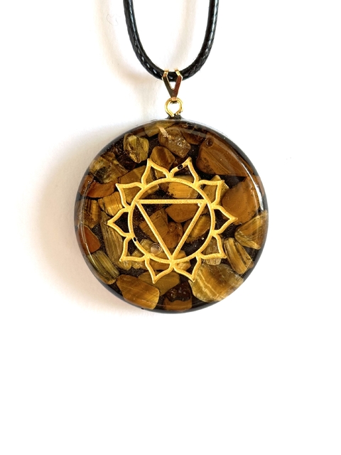 Dije Orgonita Chakra Plexo Solar o Manipura de Ojo de Tigre, Cuarzo Blanco, Turmalina, Pirita y Hierro - comprar online
