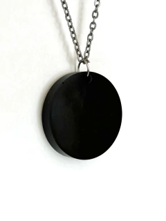 Dije Orgonita Circular Negro de Cuarzo Cristal y polvo de Hierro Atomizado on internet