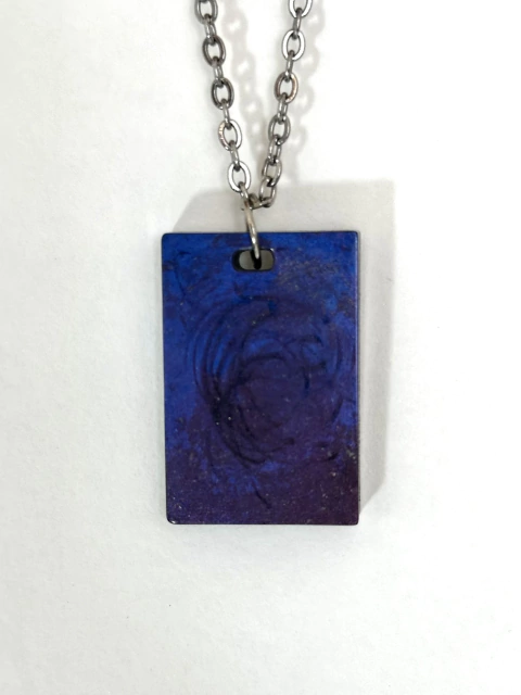 Dije Orgonita Rectángulo Pequeño Azul con Cuarzo Cristal y polvo de Hierro Atomizado