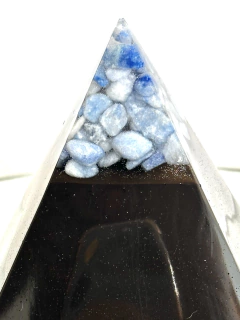 Imagem do Orgonita Pirámide Grande de Cuarzo Azul, Blanco, Cristal, Shunguita, Turmalina, Pirita y Hierro