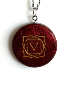 Dije Orgonita Chakra Raiz Muladhara de Cuarzo Cristal, Tirmalina, Pirita y Hierro