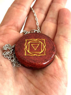 Dije Orgonita Chakra Raiz Muladhara de Cuarzo Cristal, Tirmalina, Pirita y Hierro en internet