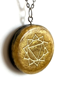 Dije Orgonita Chakra Manipura de Cuarzo Cristal, Turmalina, Pirita y Hierro en internet