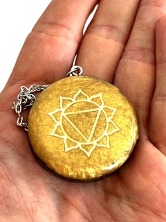 Dije Orgonita Chakra Manipura de Cuarzo Cristal, Turmalina, Pirita y Hierro - CAZIMI ORGON