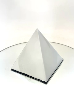 Orgonita Pirámide Mediana Flor de la Vida de Cuarzo Blanco, Cristal, Shunguita, Turmalina, Pirita y Hierro - tienda online