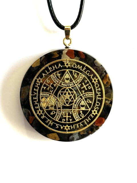 Dije Orgonita Sigilo Enochiano de Onix, Cuarzo Blanco, Shunguita, Turmalina, Pirita y Hierro - buy online