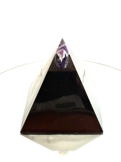 Orgonita Pirámide Grande con Punta de Amatista, Cuarzo Cristal, Turmalina, Pirita, Hierro y simbolo de Fuego en internet