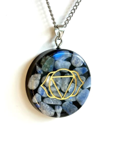 Dije Orgonita Chakra Ajna de Cuarzo Azul, Cristal, Turmalina, Pirita y Hierro - comprar online