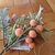 Galho artificial com bolinhas laranjas e folhas - comprar online