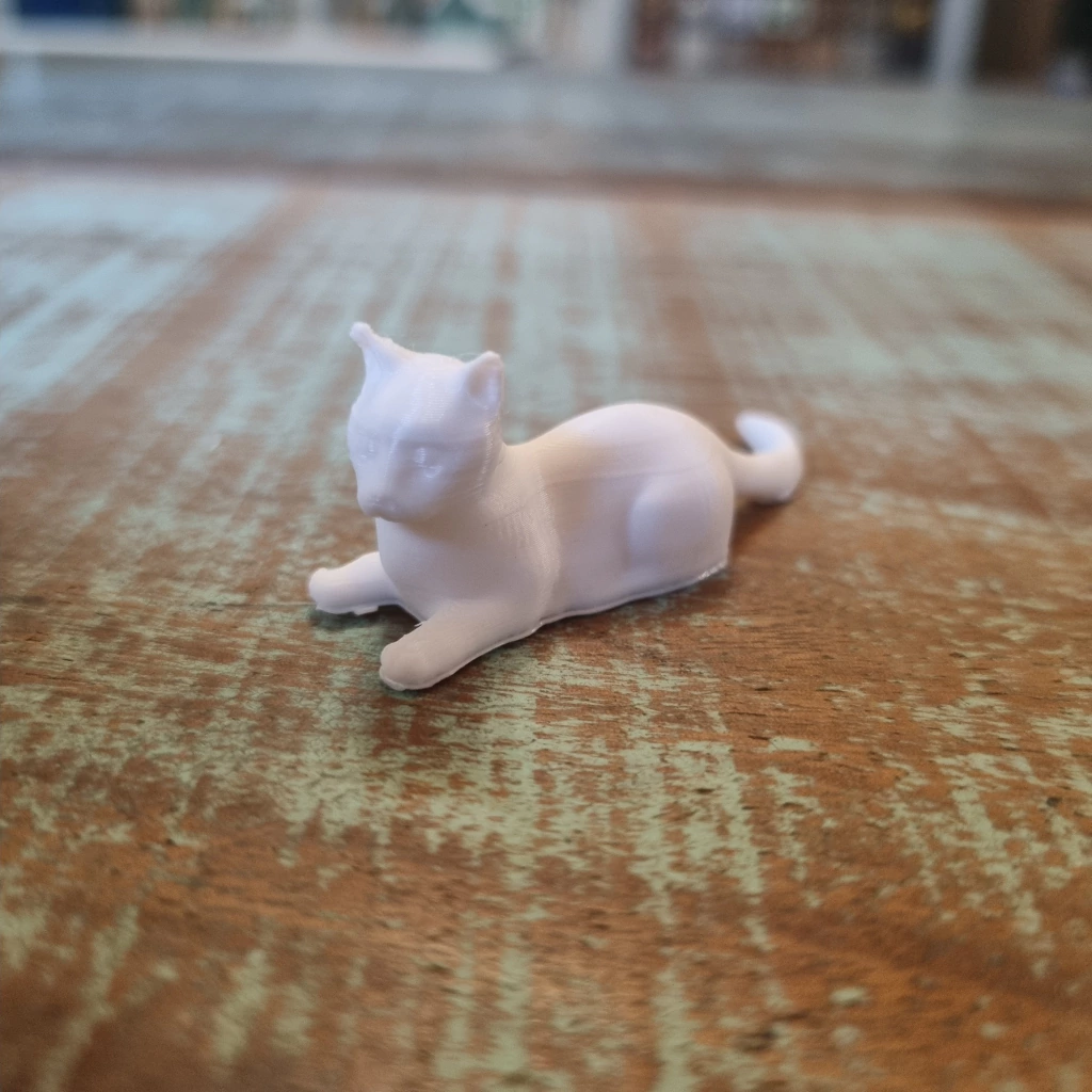 Gatinho deitado 6cm