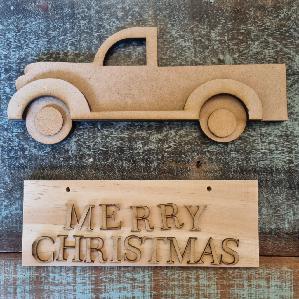 Caminhonete com placa Merry Christmas