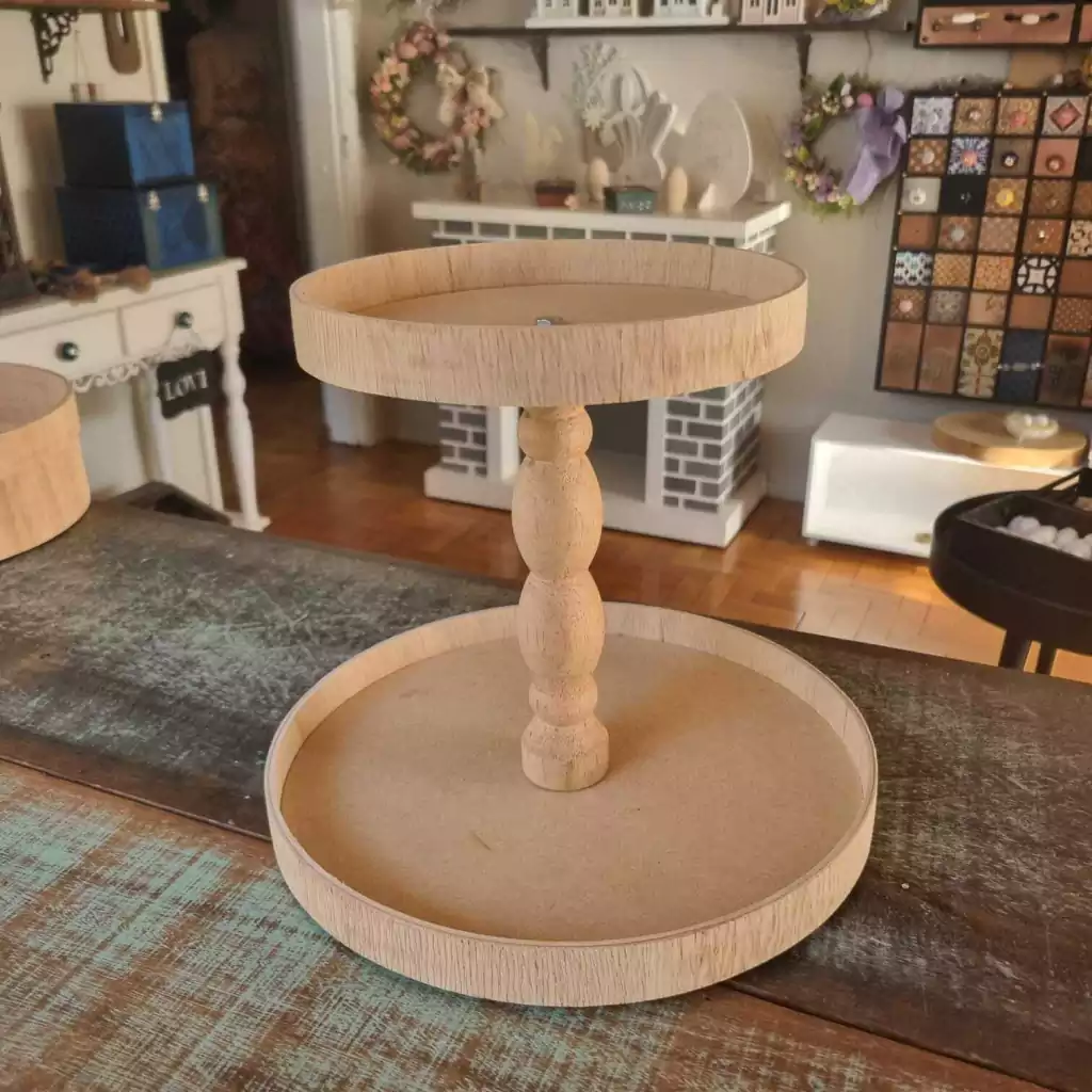 Prato pedestal cru