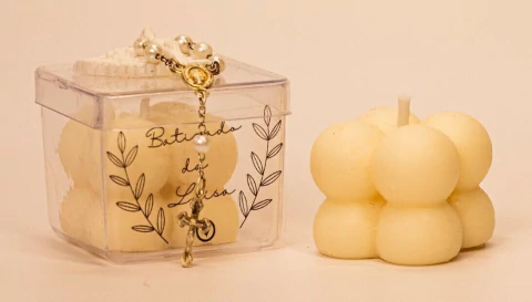 Mini vela aromática bubble com caixa de acrílico, tercinho e divino Espírito Santo.