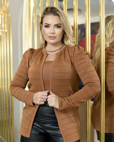 Conjunto Tricot Twin Set de Camiseta e Casaco Nervura