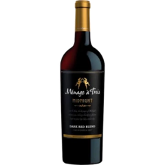 Garrafas de vinho Ménage à Trois Midnight 750ml, blend tinto escuro com rótulo elegante.