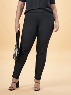 CALÇA LEGGING EM SARJA PLUS SIZE
