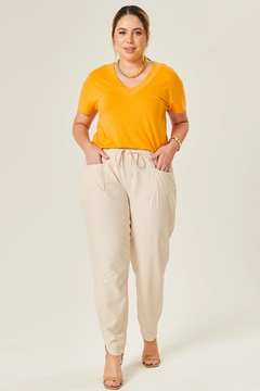 CALÇA CARROT EM SARJA PLUS SIZE na internet
