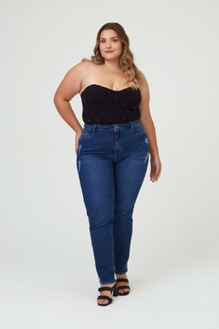 CALÇA JEANS COM POIDOS na internet