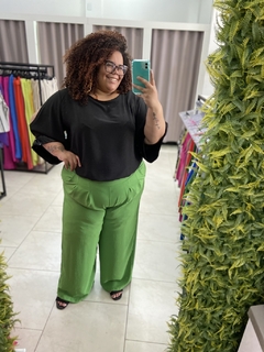 BLUSA COM DETALHE EM PAETÊ PLUS SIZE na internet