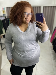 BLUSA ALONGADA GOLA V PLUS SIZE