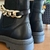 BOTA FEMININA DETALHE CORRENTE 5344.103 - MOLECA na internet